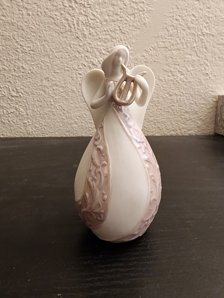 AVON CHINA FIGURINE SMALL ANGLE PLAYING HARP WHITE/PINK RIBBON