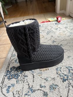 UGG CLASSIC SHORT VILLA KNIT WOMEN BOOTS BLACK US 9