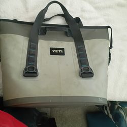 Yetty cooler/hot bag