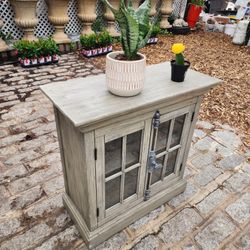 Beautiful Solid Wood Dresser Brand New 30inx 16 In X 30 In For Only $45