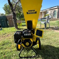 Champion Power Equipment
3 in. Dia 224 cc 2-in-1 Upright Gas Powered Wood Chipper Shredder