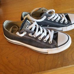 Converse Black Womens 6.5 or men's 4.5