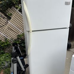 Frigidaire Refrigerator 