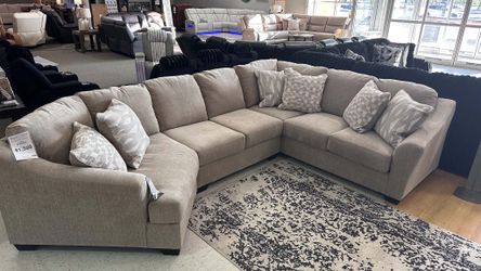 Olivia 🎉 brand new/ modern/luxury 🌼 Living Room Sectional with Chaise