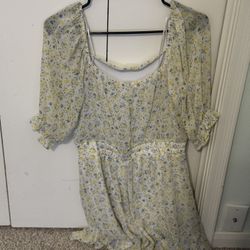 Mi Ami Francesca’s Dainty Flower Dress Size Medium Sunny Yellow