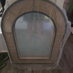 Framed to Impress: Style That Reflects Naturally