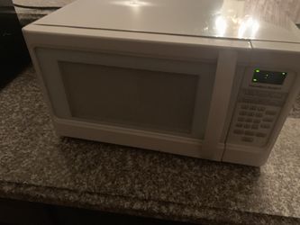 White Hamilton beach microwave