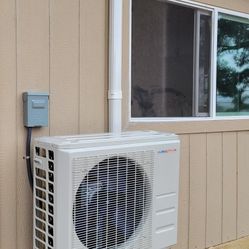 Mini  Split 24000 btu  Ivailable 