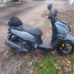 Yiben 150cc Scooter 0miles Brand New Mp3-Bluetooth Audio Built-in 