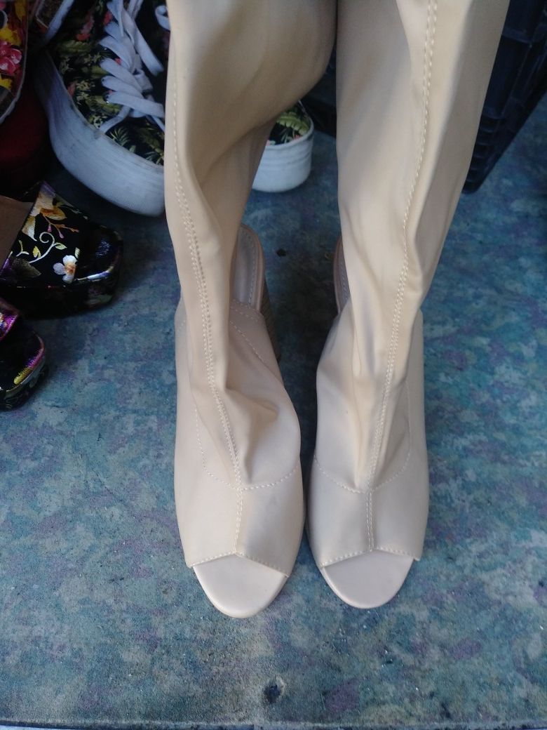 Size 8 cream colored boots