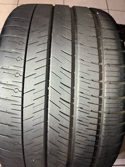 305/30/20. One used Michelin pilot sport tire please read description.