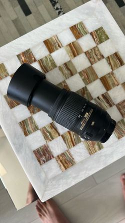Nikon AF-S NIKKOR 55-300mm telescoping camera lense