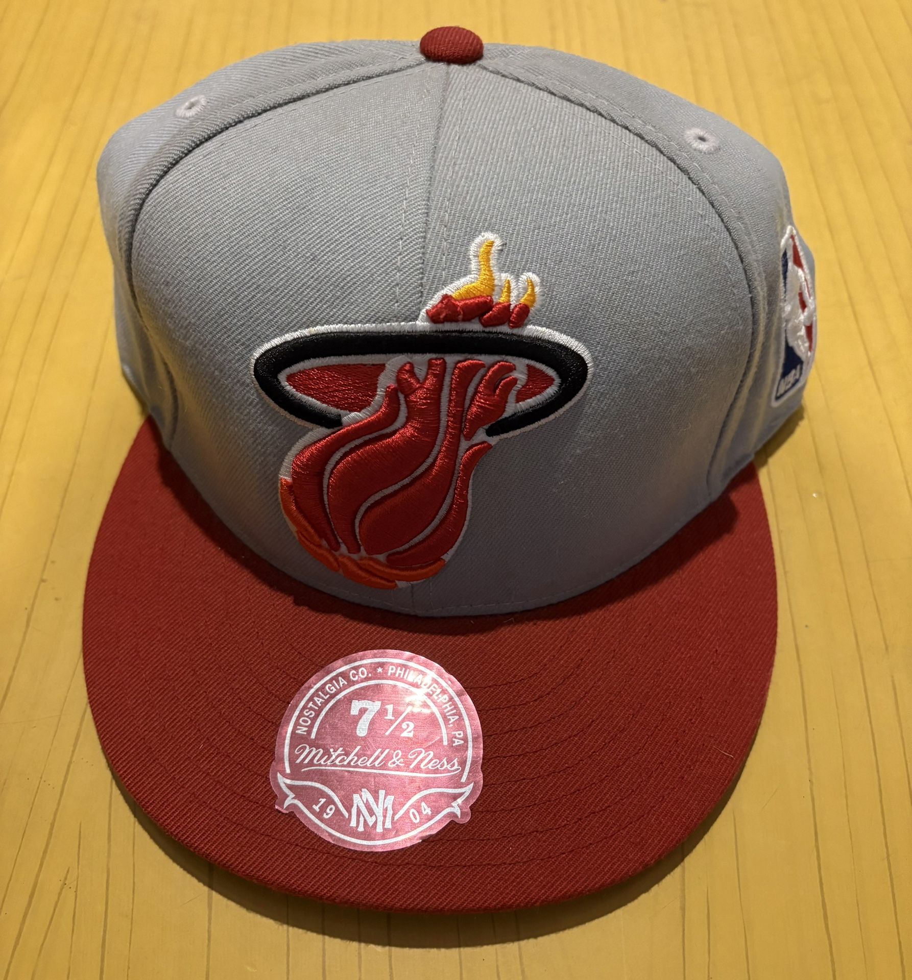 Miami Heat NBA logo (SIZE 7 1/2)(Refurbished) 
