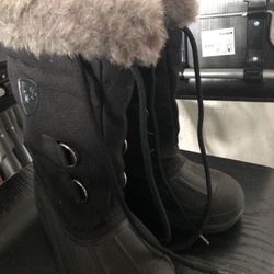 Kids snow boots size 11  