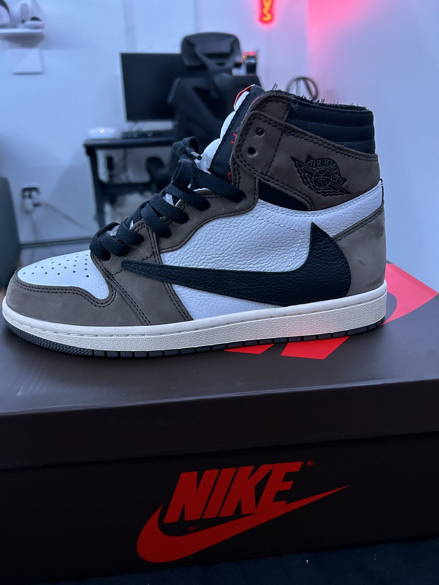 Jordan 1 Travis Scott Dark Mocha