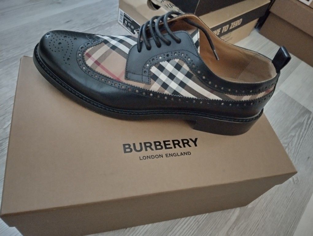 Burberry Dress Shoe Size 44