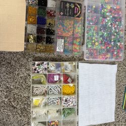 Lot crafting beads in plastic organizers