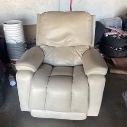 LaZBoy Recliner With Remote 