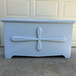 ANTIQUE SOLID WOOD REFINISHED - AMISH CEDAR CHEST WITH CROSS DESIGN ON WHEELS- VERY UNIQUE!