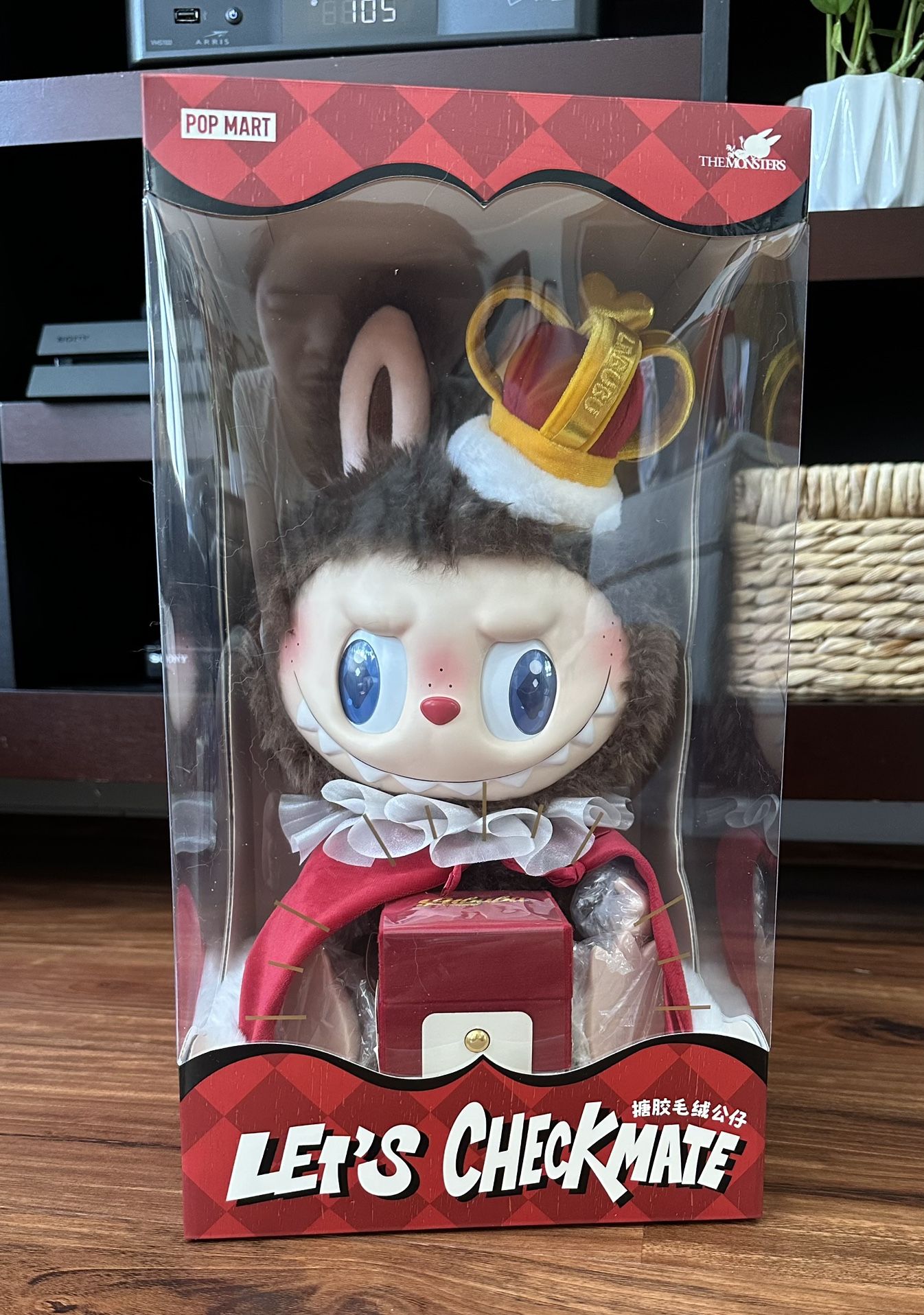 POP MART LABUBU KING LET’S CHECKMATE VINYL PLUSH DOLL 