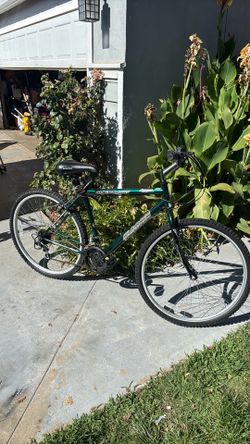 Mountain bike size 26 MAGNA GLACIER. PONIT. 15 speed Good  condition ready to ride