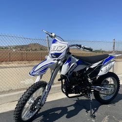 200cc  Dirt Bike 5 Speed Manual And Key Start On Sale At Turbopowersports Com 