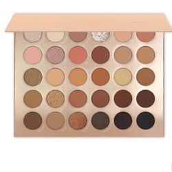 Kara Beauty The Essentials Pro Shadow Palette 