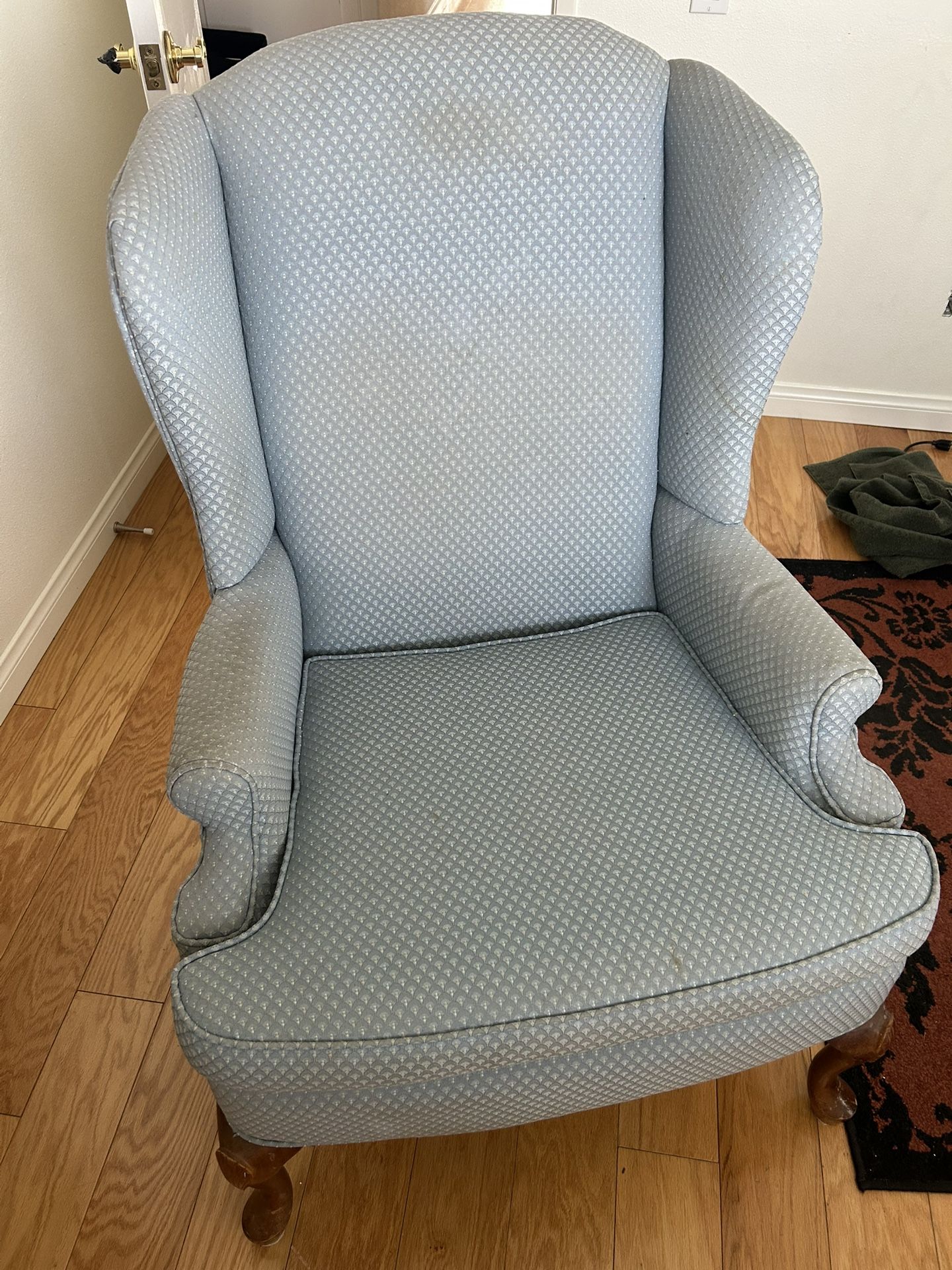 Chair With Wood Legs