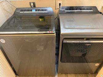Whirlpool Smart Washer & Dryer | Extra Large Capacity | Fits King Comforters | $1,600