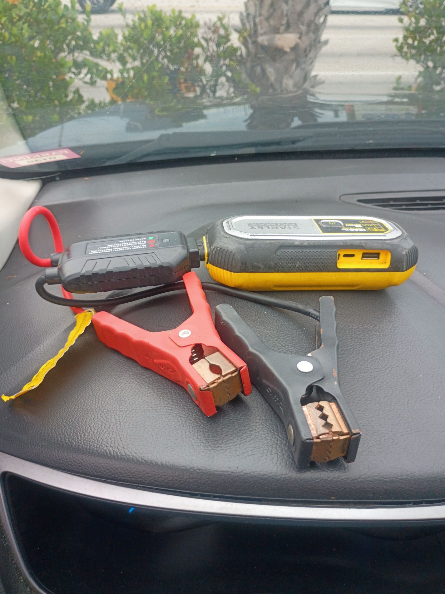 ⚡ CAR BATTERY JUMPER / PORTABLE JUMP STARTER – LIKE NEW