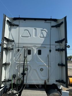 2016 Freightliner cascadia