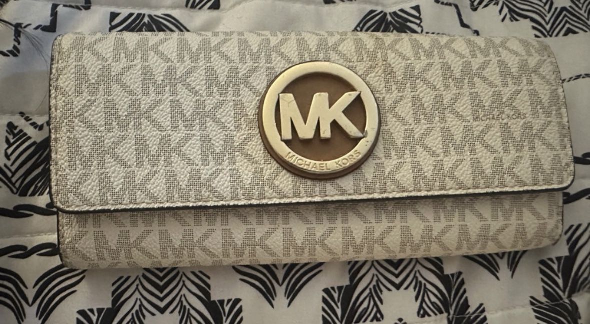 MK  wallet 