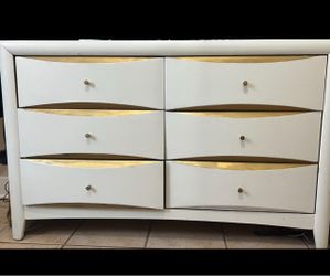 White and Gold 6-Drawer Dresser