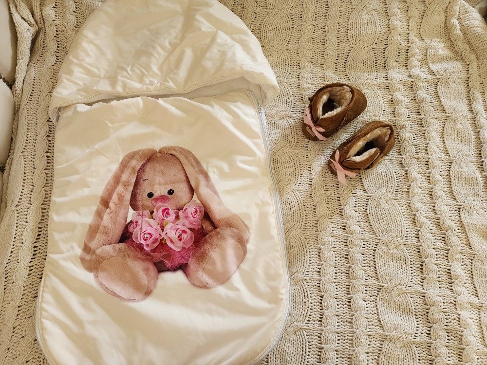 Cute Baby's UGG boots And Stroller Bassinet Insert