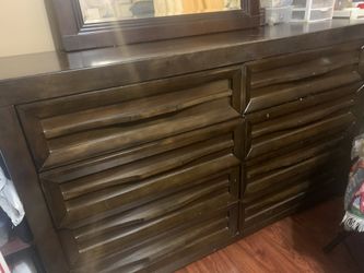 Eight Drawers Chest 