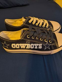 Bran new kids size 7 Cowboys shoes
