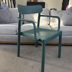 Garbar Elba chair with arms, made of polypropylene and suitable for both indoor and outdoor use.