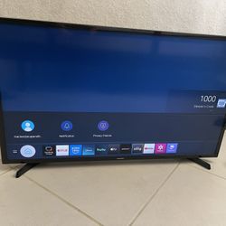 Samsung 40” LED TV + Roku Soundbar – Clean, Works Perfect