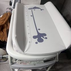 Baby bathtub and changing table