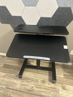 Mobile standing tilt laptop/desktop desk
