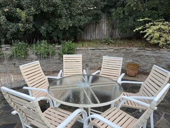 Patio table And 6 Chairs