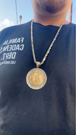 Instagram familia_cadenas Vendo oro de 10 kilates y 14 kilates a muy buen precio en la ciudad de Huntington Park, 100% garantizado oro, de verdad pued