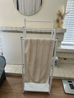 Towel/blanket standing rack.