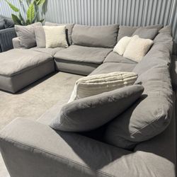 Free Delivery* Like New Gray *Clouch Couch* Sectional Sofa with Ottoman!