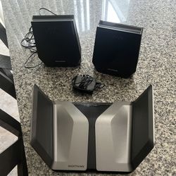 Nighthawk AX8 Wireless  Wifi6 Router With 2 Extenders