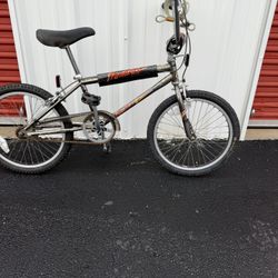 Schwinn predator 20 inch wheel 1983