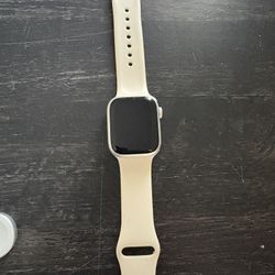 Apple Watch Series 8 – Excellent Condition + Charger