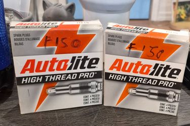 2 Auto Lite F150 Spark Plugs 4 in each box