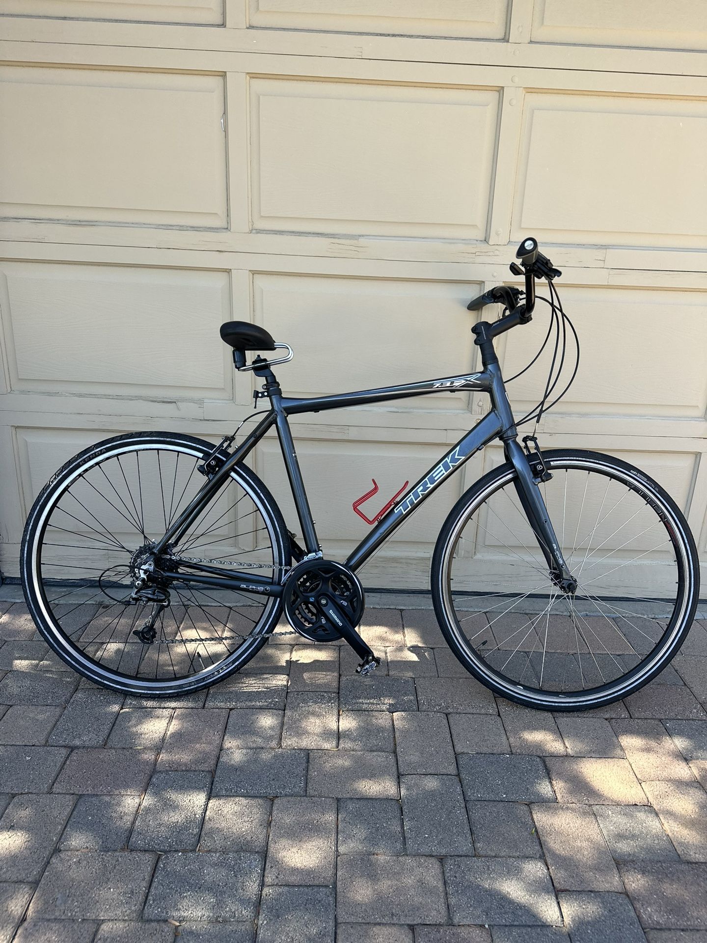 2010 Trek 7.3 FX Hybrid Bike - Large Frame, Gray