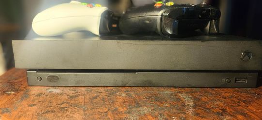 Xbox One X with 2 controllers (LIKE NEW)